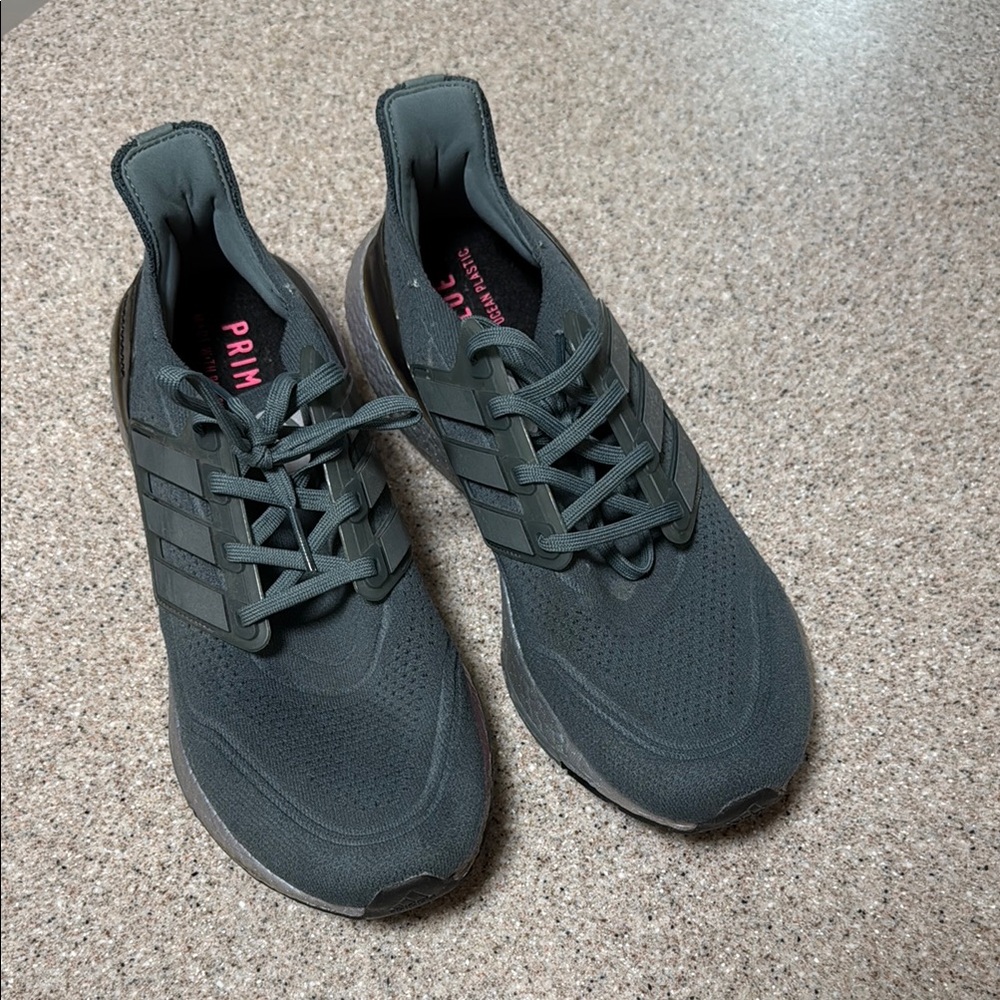 Adidas Gray Athletic Shoes with Breathable Mesh and Sleek Design